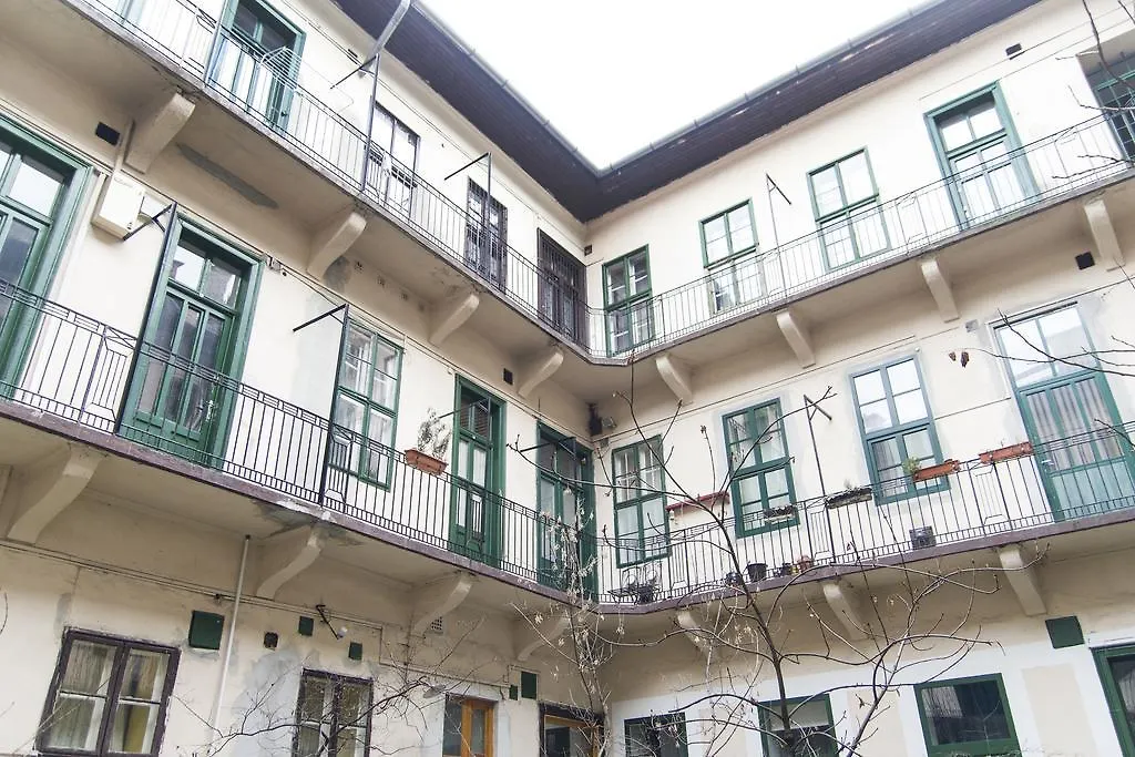 Ava'S Champagne Studio Apartment Budapest