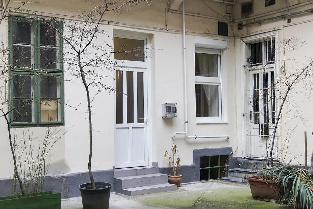 Ava'S Champagne Studio Apartment Budapest